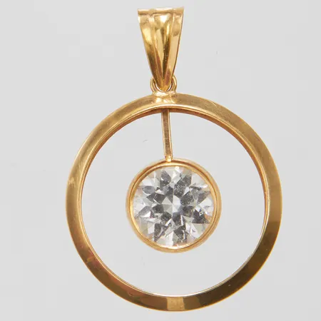 Hänge med vit sten längd ca 29mm, bredd 20mm, 18K Vikt: 2,1 g