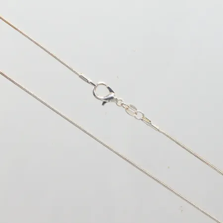 Kedja Ormlänk, längd 61cm, bredd 1mm, 925/1000 Silver.  Vikt: 5,3 g