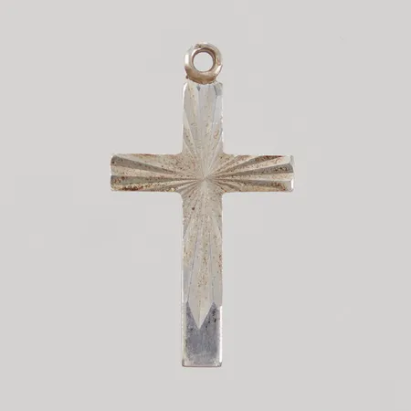 Hänge kors 28mm, bredd 14mm, saknar ögla, Silver 835/1000 Vikt: 2,1 g