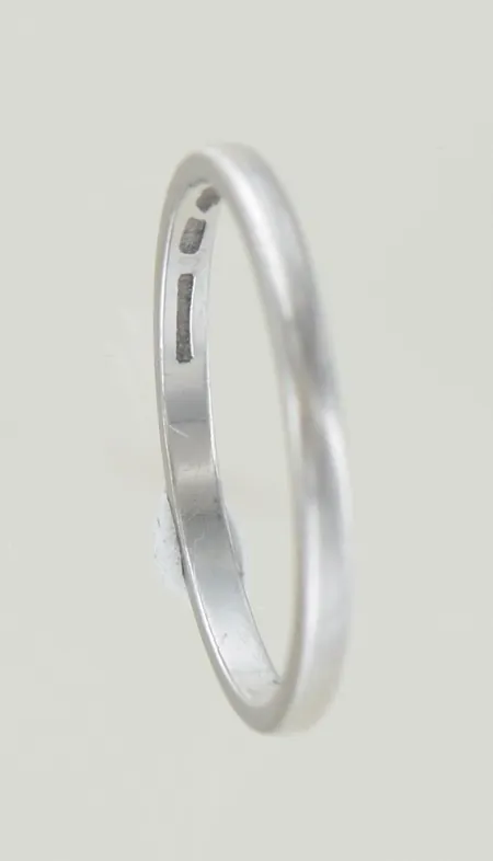 Ring stl 19¼ mm graverad 18K Vikt: 2,5 g