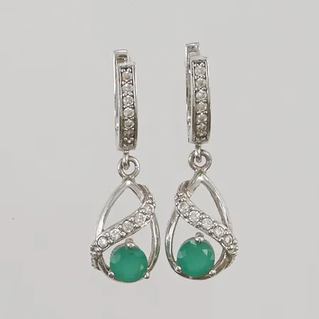 Ett par örhängen, 32mm, gröna/vita stenar, 925/1000 Silver 5,7g.