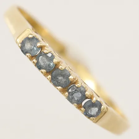 Ring med blå stenar stl:17, bredd 2,4mm, 18K Vikt: 1,2 g