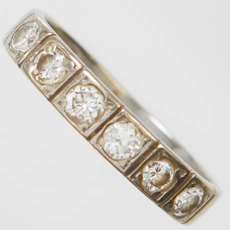 Ring med diamanter 6 x ca 0,10ct, vitguld, defekt, gravyr, skev, 18K Vikt: 3,7 g