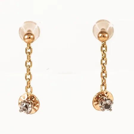 Örhängen med vita stenar längd 15mm, snurrebussar saknas, men nya i plast medföljer, 18K 0,7g.