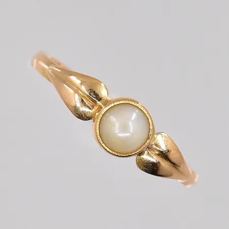 Ring med pärla stl:17½, 18K Vikt: 2,1 g