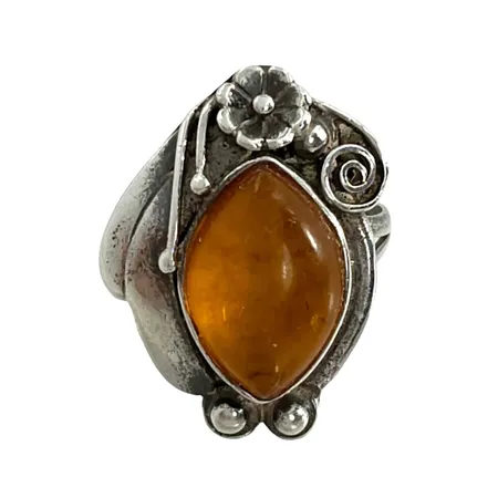 Vintage Ring silver 925/1000 Bärnsten, stl:16½ mm, bredd skena 2,5 mm, dekor 24,5x18 mm, oidentifierad tillverkarstämpel CG Vikt: 4,6 g