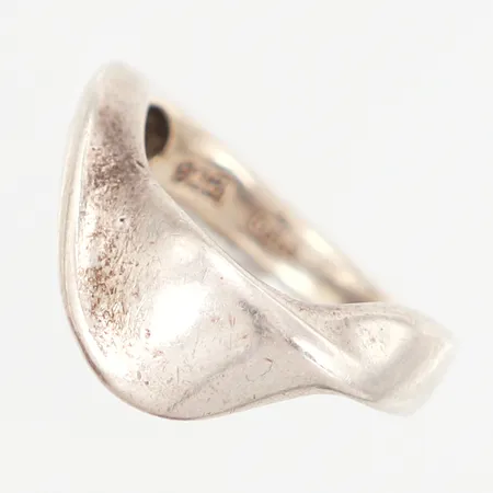 Ring stl:16 bredd: 3-8mm, GHA, silver 925/1000 Vikt: 4,8 g