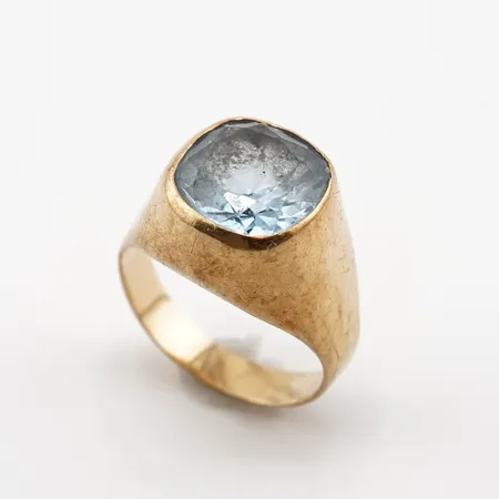 Ring m blå sten, stl 16½(52), bredd 12mm, 14k Vikt: 3,8 g