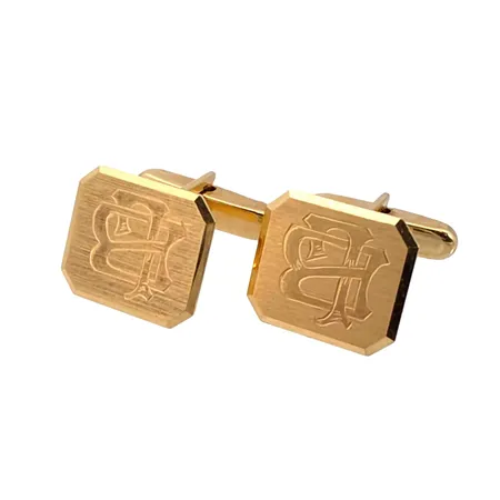 Manschettknappar i 18K guld, rektangulär front 13,5 x 15,5 mm, svensk kontrollstämpel, monogram Vikt: 9 g