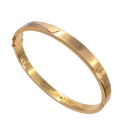 Armring i 18K guld, slät modell, oval form, öppningsbar, Heribert Engelbert AB (HE), stämplad Stigbert, Stockholm 1966, svensk kontrollstämpel, inre omkrets 17,5 cm, bredd 6 mm Vikt: 14,2 g