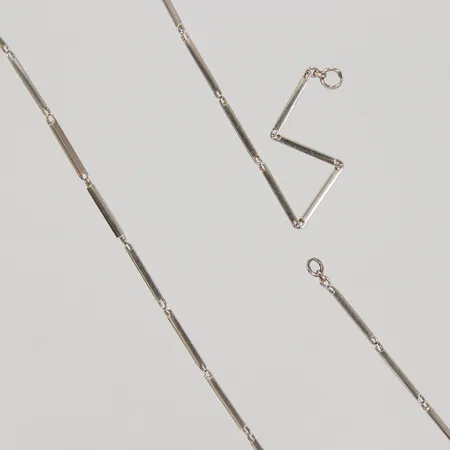 Två Armband defekta, lås saknas, ostämplade, 14K Vikt: 6,3 g