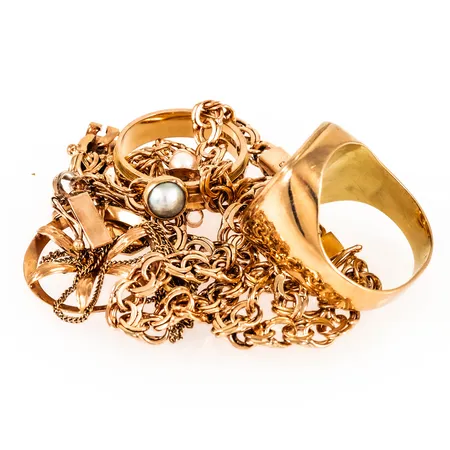 Diverse defekta smycken 18K 34,7g inkl. två småpärlor.