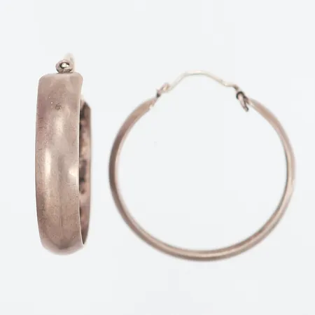 Ett par örhängen Creoler Ø33mm, bredd: 7mm, silver 830/1000 Vikt: 6,6 g