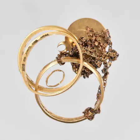 Diverse guld, defekter, gravyr, 18K Vikt: 8,6 g