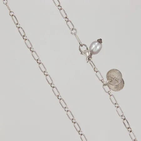 Collier med integrerade hängen längd 71cm, bredd ca 3mm, Manii handgjorda smycken, 925/1000 Vikt: 8,5 g