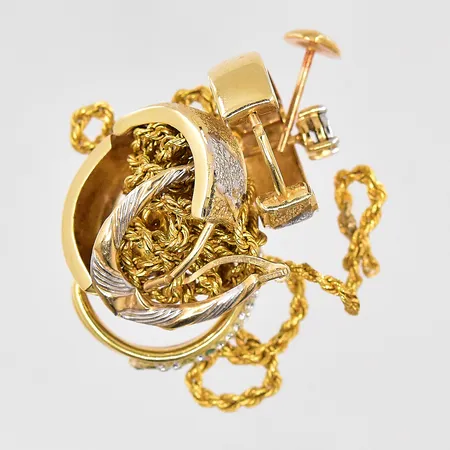 Diverse guld, defekter, 14K Vikt: 3,9 g