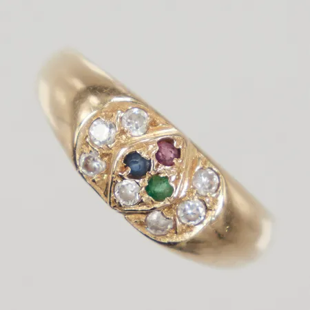 Ring med vita samt färgade stenar stl:18½, bredd 7mm, 14K Vikt: 3,9 g