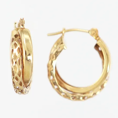 Ett par örhängen med delvis genombruten dekor Ø15mm, 18K Vikt: 1,6 g