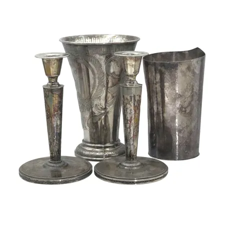 Ett par ljusstakar (fyllda), silver 830/1000, 560g, 2 bägare i silver 830/1000, 756g