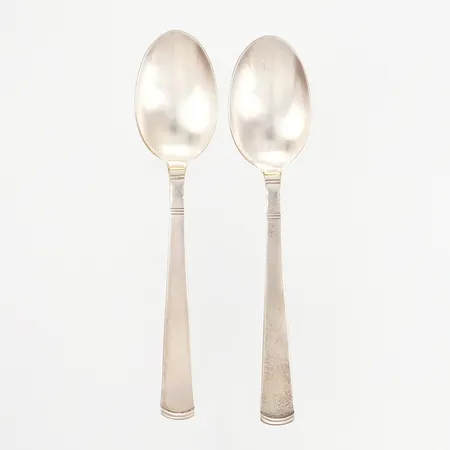 Två dessertskedar Rosenholm längd: 14cm, silver 830/1000 Vikt: 39 g