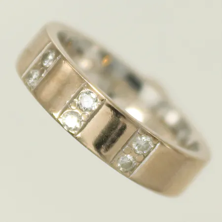 Ring med diamanter 0,18ct enligt gravyr, stl 16¾, bredd 4,8mm vitguld, gravyr 18K Vikt: 7,3 g