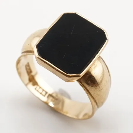 Ring m svart sten, stl 18(57), bredd 13, 18k Vikt: 3,5 g