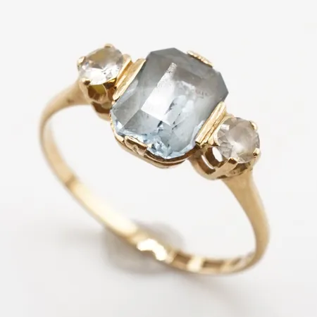 Ring m stenar, stl 20(62), bredd 9,5mm, 18k Vikt: 2,9 g