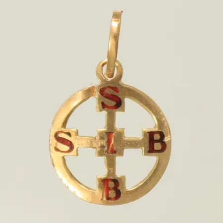 Hänge med monogram, 22x14mm inklusive hängögla, defekt, 18K Vikt: 1,3 g