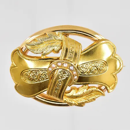 Brosch med orientaliska pärlor höjd 32mm bredd 45mm, 18K Vikt: 6,3 g
