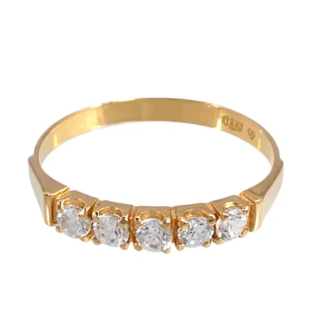 Ring i 18K guld, Cubic Zirconia, svensk kontrollstämpel, stl:18½ mm, bredd 2 - 2,8 mm, fint skick, stenar utan anmärkning Vikt: 1,4 g