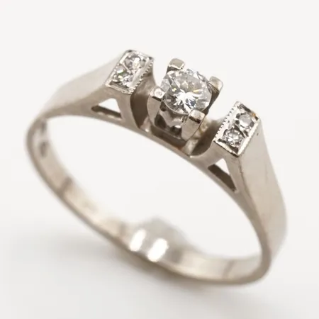Ring m diamanter 0,17ct enligt gravyr, vitguld, stl 18½(57), bredd 3,5mm, 18k Vikt: 3,3 g