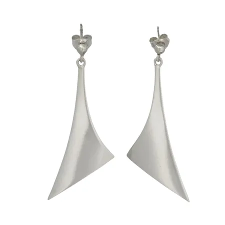 Örhängen silver 925/1000 ARNE JOHANSEN DENMARK, ett par, längd 46 mm, bredd 15,5 mm, originalploppar, stämplade AJ 925S DENMARK, fint skick  Vikt: 5,7 g