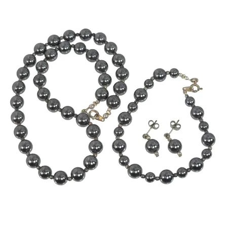 SET - Halsband, Armband & Örhängen, silver 925/1000, Hematit, någon mindre del i oädel metall, tillverkarstämpel CCC, halsband längd 41 cm, armband 20,5 cm, Hematit Ø8 mm, vikt 78,4 gram Vikt: 78,4 g