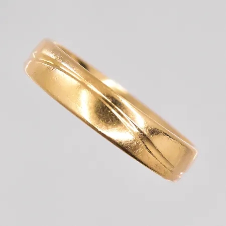 Ring Schalins stl:20¾ bredd 5mm, gravyr, 18K Vikt: 6,5 g