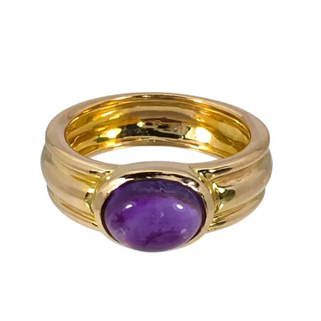 Ring i 18K guld, Ametist 7 x 8,5 mm, svensk kontrollstämpel, stl:19,0 mm, bredd 7-8 mm, sten utan anmärkning Vikt: 7,9 g