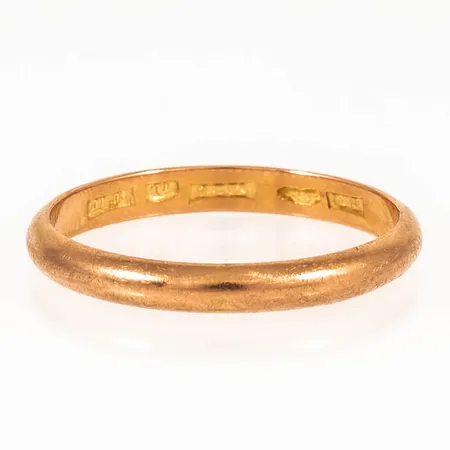 Ring slät stl:22½ bredd 3mm, höjd 1,5mm, gravyr, 18K 4,3g.