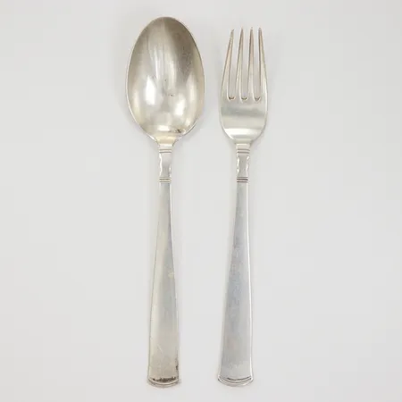 En bordssked 18cm, en bordsgaffel 17,5cm, modell Rosenholm silver Vikt: 76 g