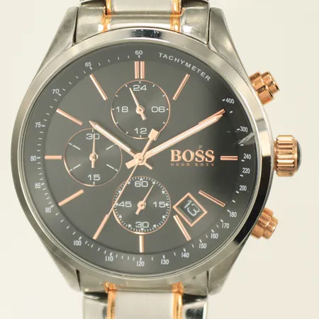 Herrur Boss Ø44mm Chronograph Quartz tvåfärgad, omkrets handled 19cm, #9553498 modellnr HB2971142957, batterbyte krävs. Skickas med paket.