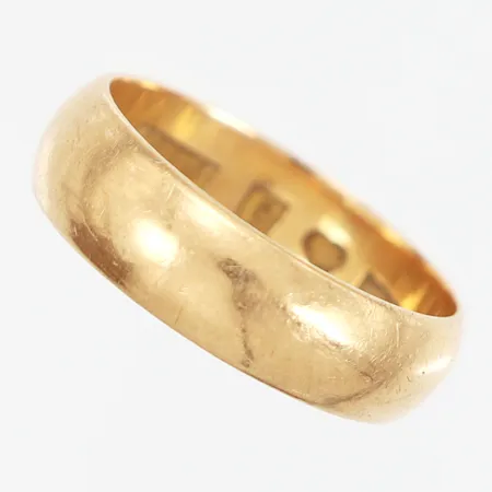 Slät ring stl:19 bredd: 6mm, gravyr, 18K Vikt: 6,4 g