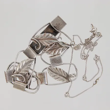 Defekta smycken, en kedja och ett armband, Silver 925/1000 Vikt: 15,8 g