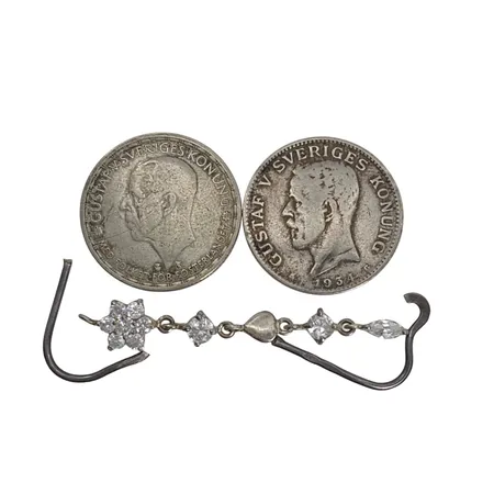 Diverse silverföremål, bl.a. mynt 40-80% Vikt: 17,3 g