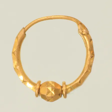 Udda örhänge Ø 15mm (defekt, böjt) 18K, 0,8g