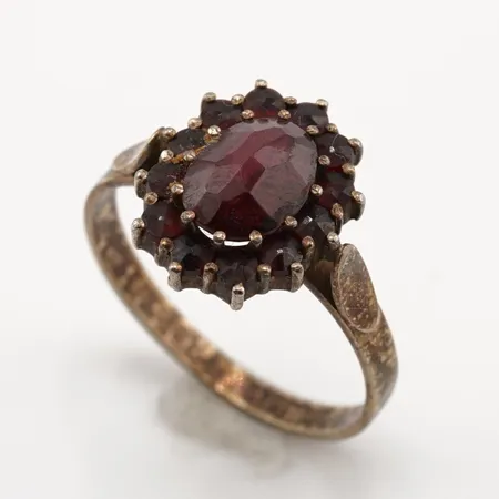 Ring m granater, silver, stl 18(56), bredd 13mm, 830/1000 Vikt: 2,5 g