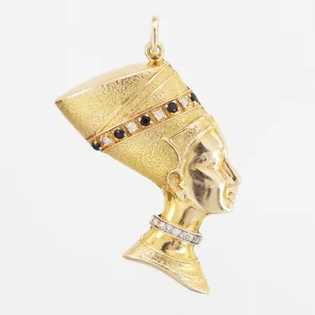 Hänge med stenar föreställande Nefertiti, 65x45mm, borrad baksida, 14K Vikt: 21 g