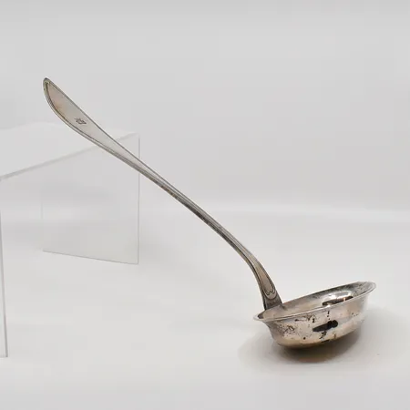 Soppslev 34cm märkt med vapensköld tillverkad av B.Erlandsson 830/1000 silver Vikt: 208,3 g