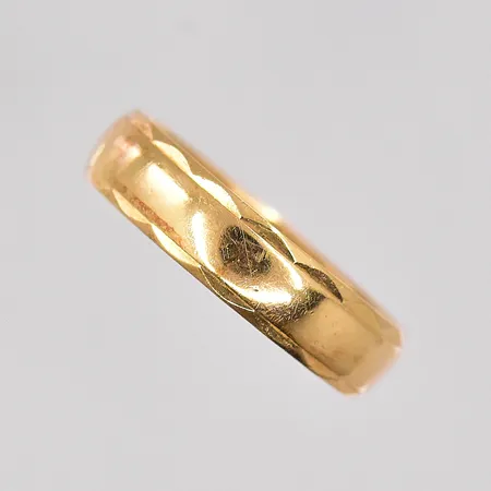 Ring stl:15, gravyr, 18K Vikt: 2,6 g