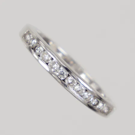 Ring halvallians med vita stenar stl:18¼, bredd 3mm, GHA, Silver 925/1000 Vikt: 2,1 g