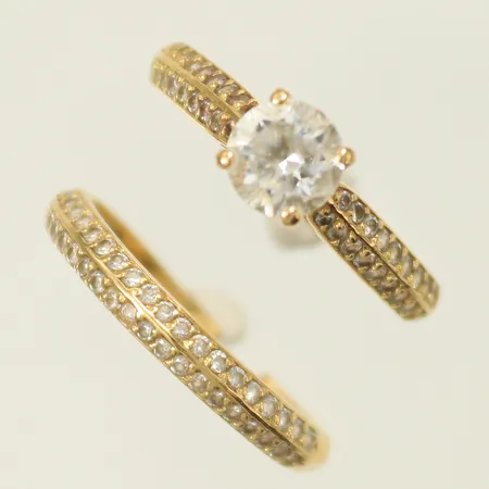 2 ringar med vita stenar, skenorna klippta, 18K 5,1g totalt. 