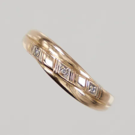 Ring med åttkantslipade diamanter 3x0,0075ct, stl 18, bredd 1,8-5,2mm, GFAB, 18K,  Vikt: 2,1 g