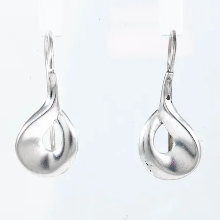 Örhängen Guldfynd bredd 11,5mm, längd 28mm, svagt matterat silver 925/1000 3,9g. 